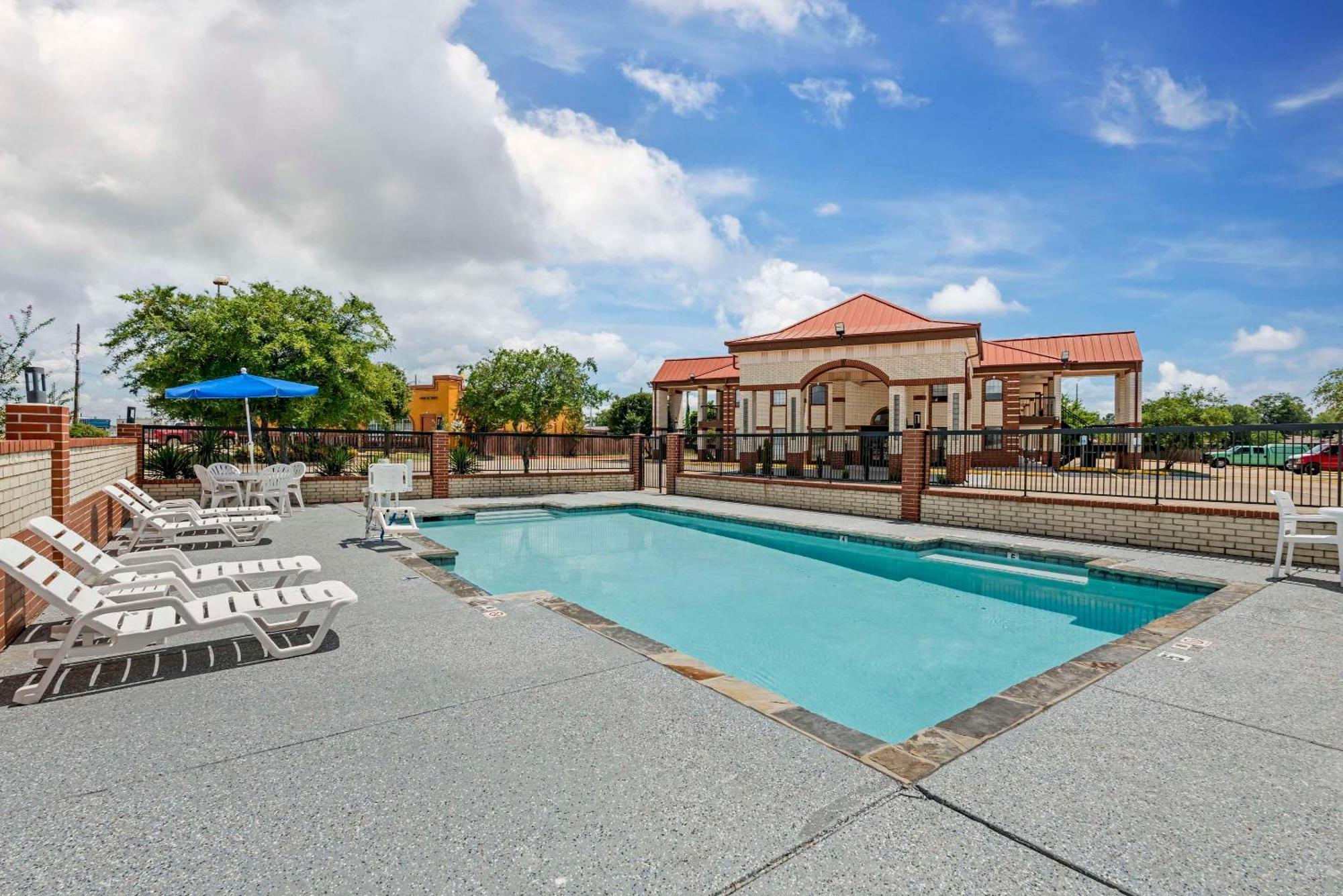 Quality Inn & Suites New Boston Bagian luar foto