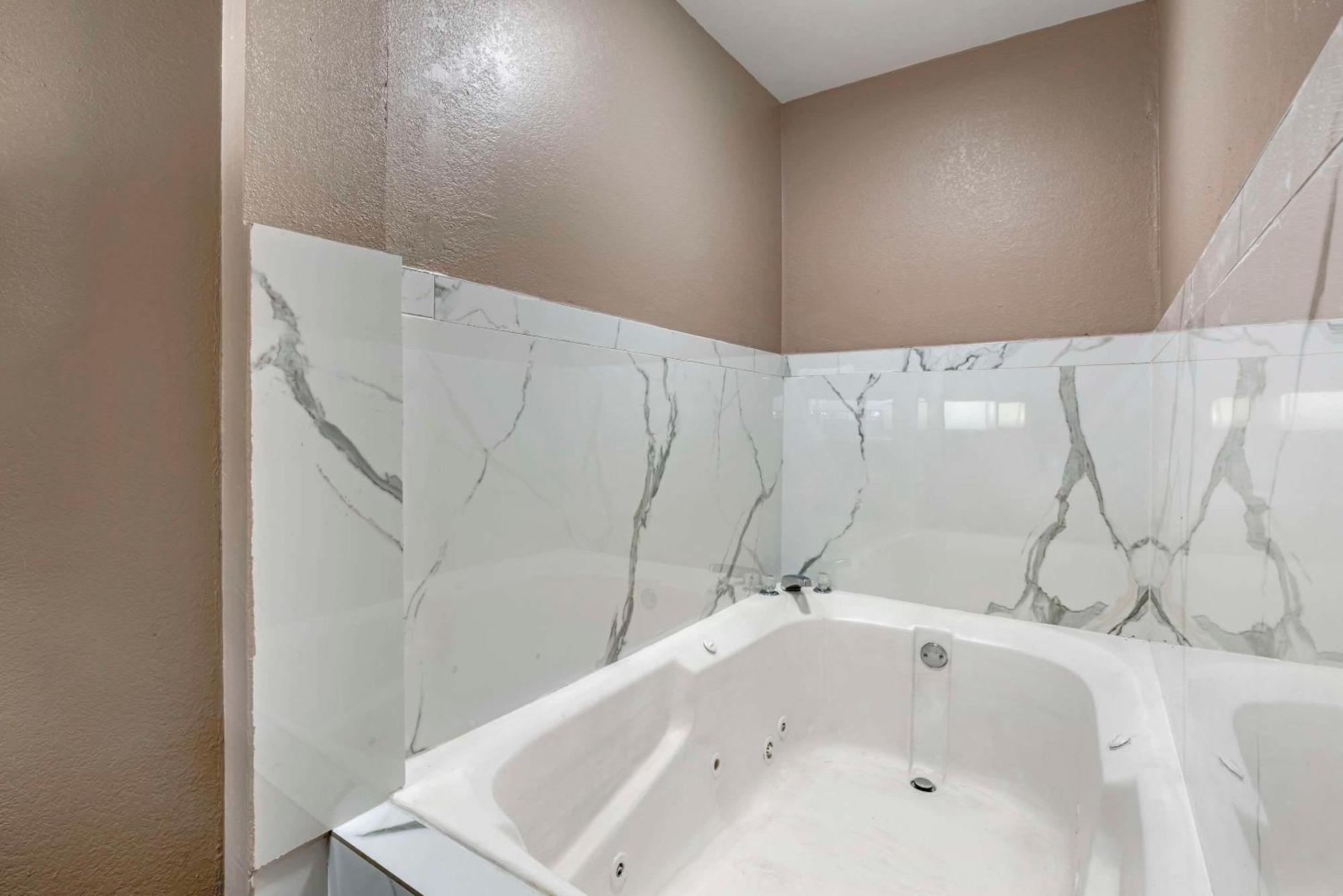 Quality Inn & Suites New Boston Bagian luar foto