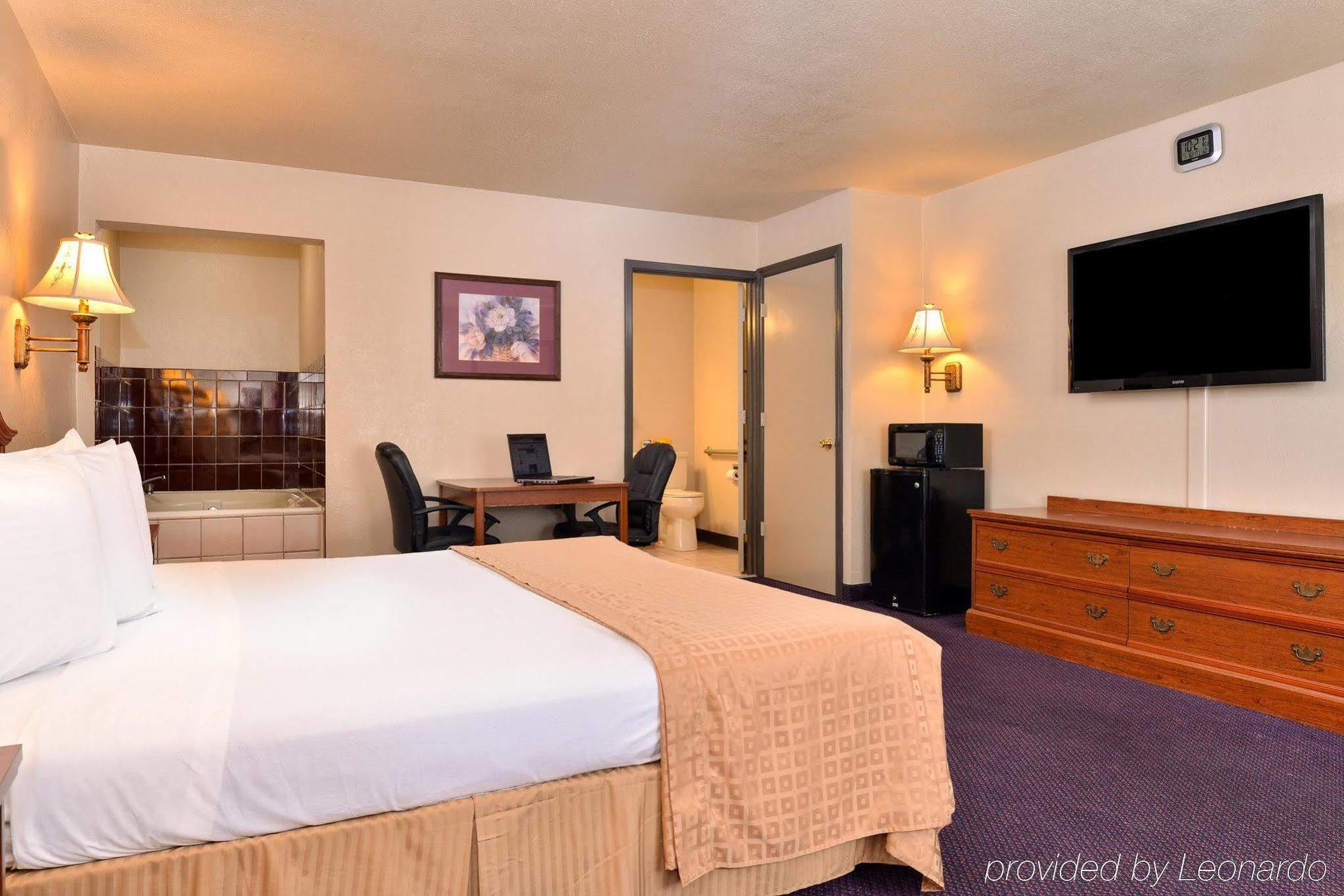 Quality Inn & Suites New Boston Bagian luar foto