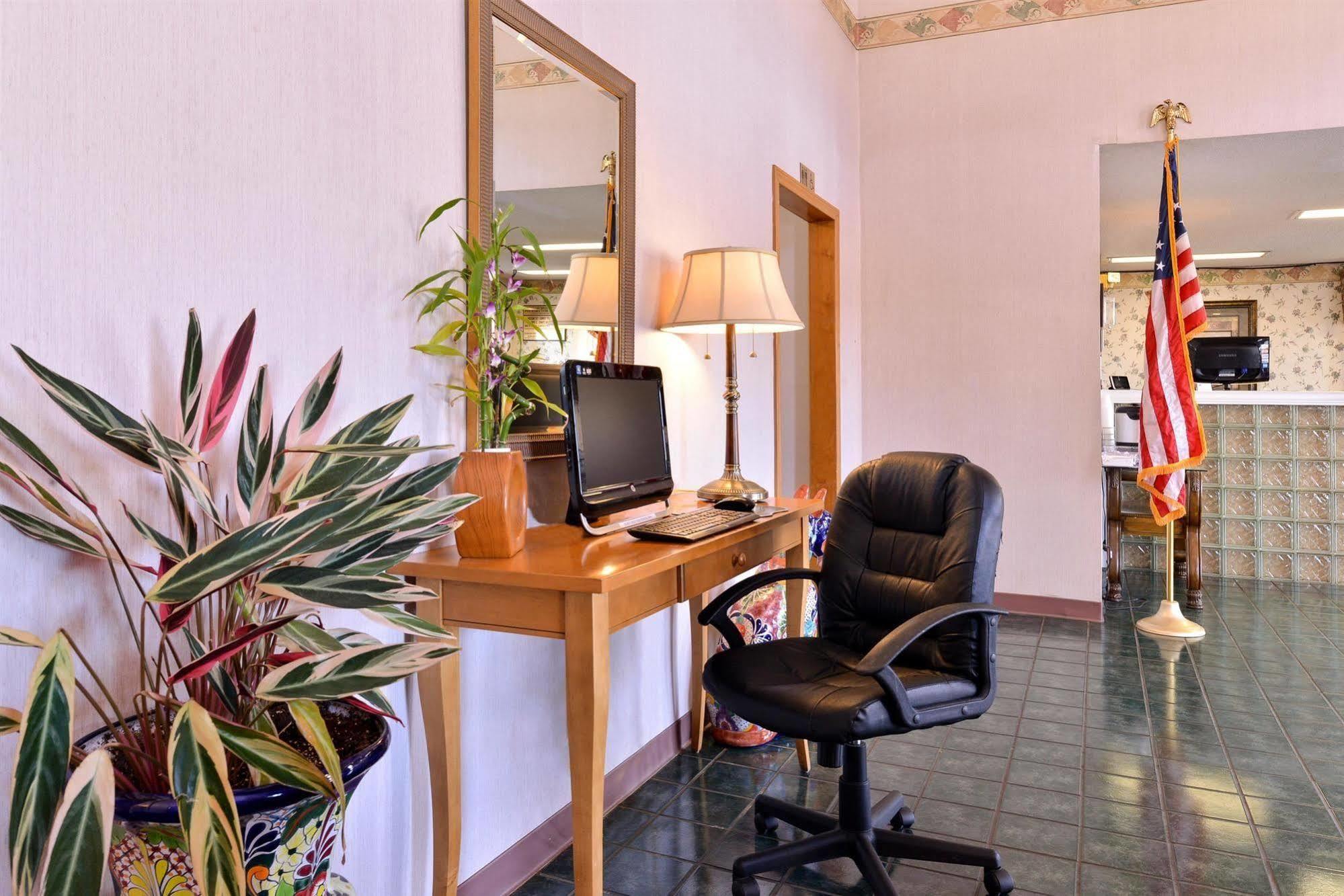 Quality Inn & Suites New Boston Bagian luar foto